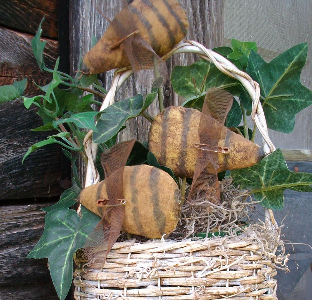 Primitive Bee Plant Pokes - Set Of 3 on Luulla