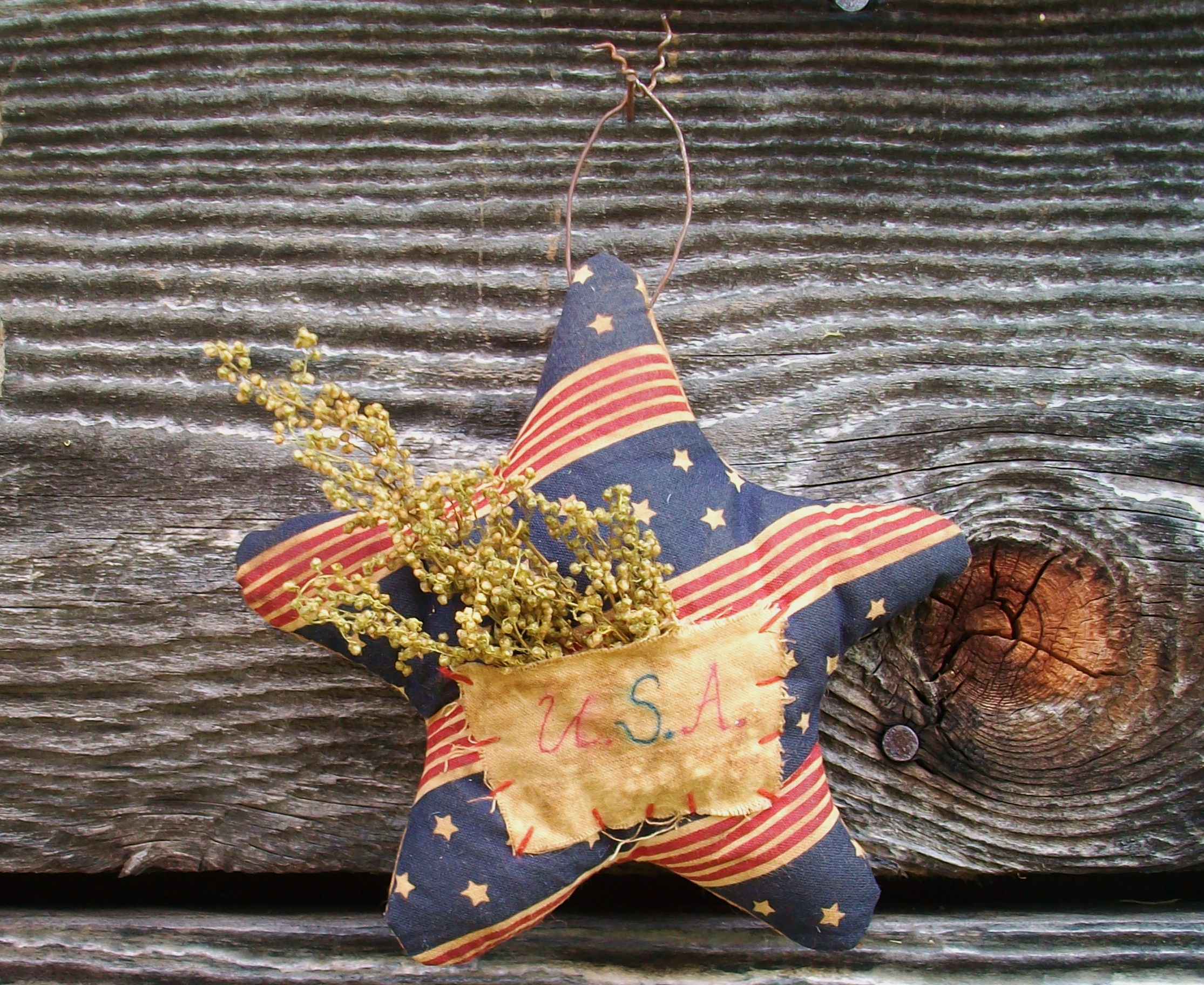 Primitive Americana Star July 4 Decoration With Sweet Annie Wall
